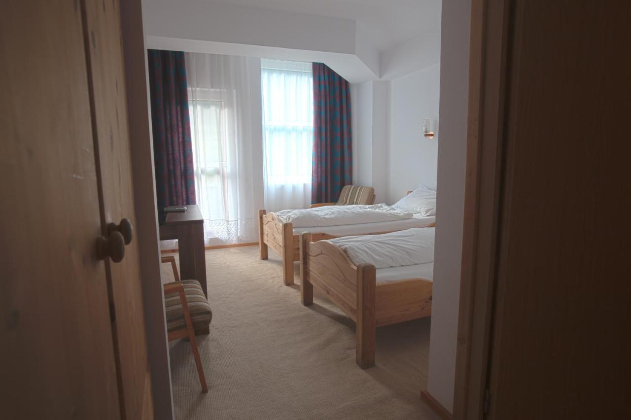 Time-Out - Valea Oltului Hotel Balota  Exterior photo